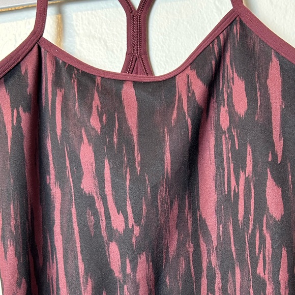 Lululemon Workout Burgundy & Black Tank - Picture 4 of 4
